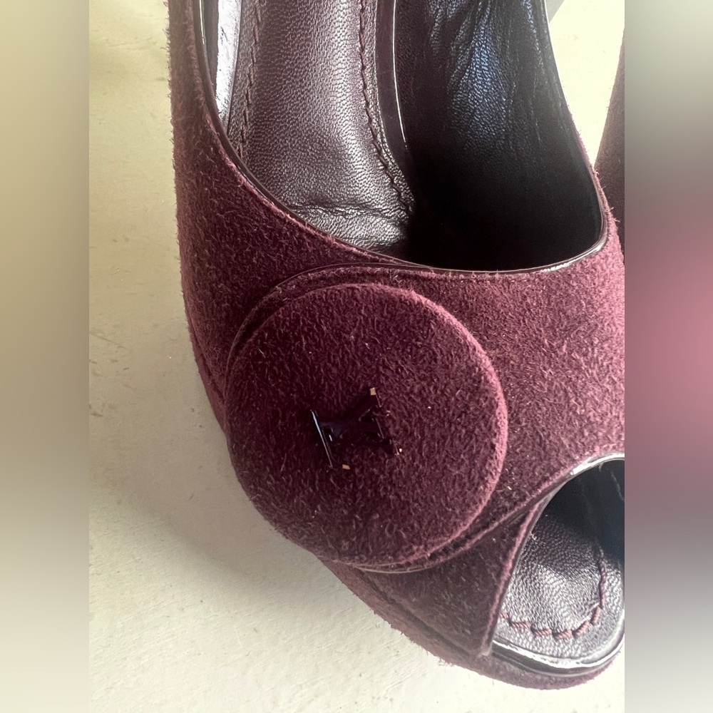 LOUIS VUITTON Aubergine Purple Suede Chelsea Peep Toe Pumps SZ 36.5 - Picture 3 of 8